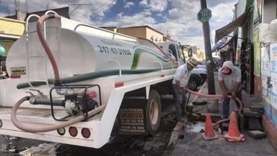 SE REALIZA DESAZOLVE DE DRENAJE